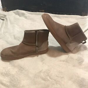 Uggs  grey and brownn zip up ankle boots